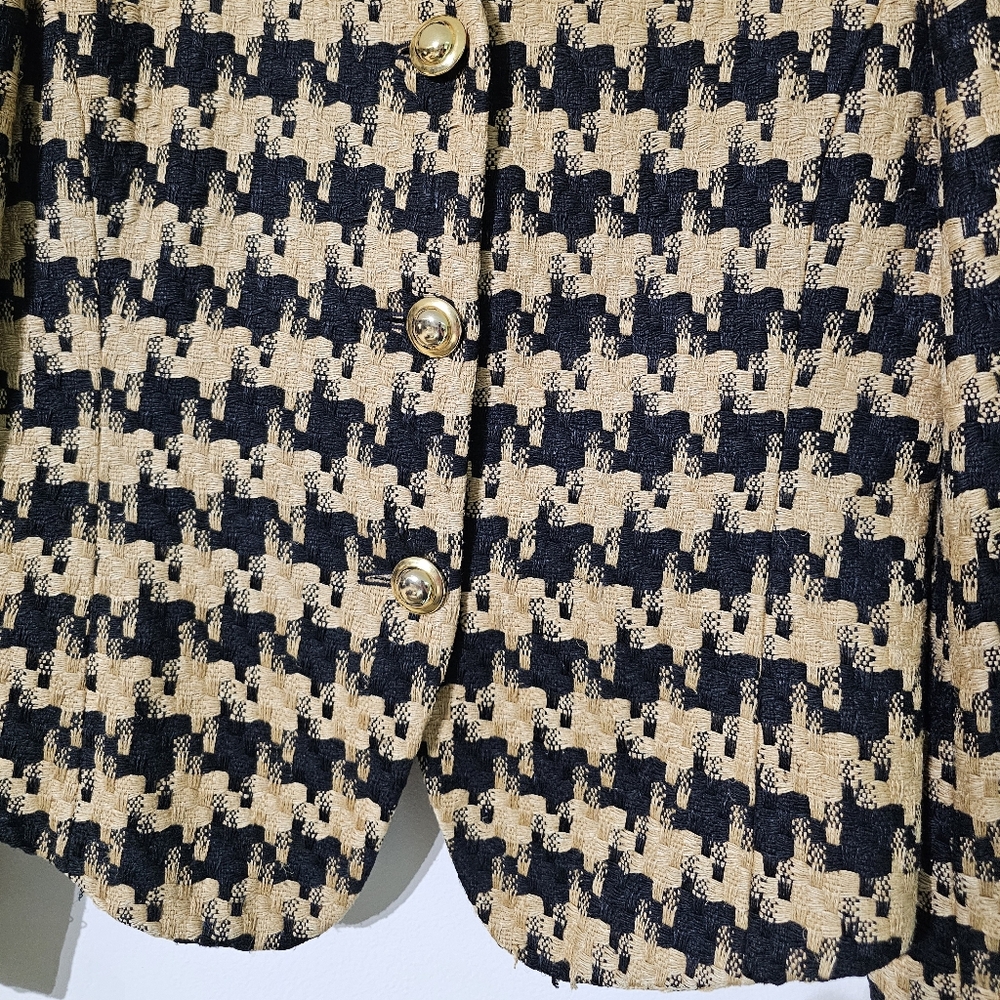 Blazer - Picture 3 of 6